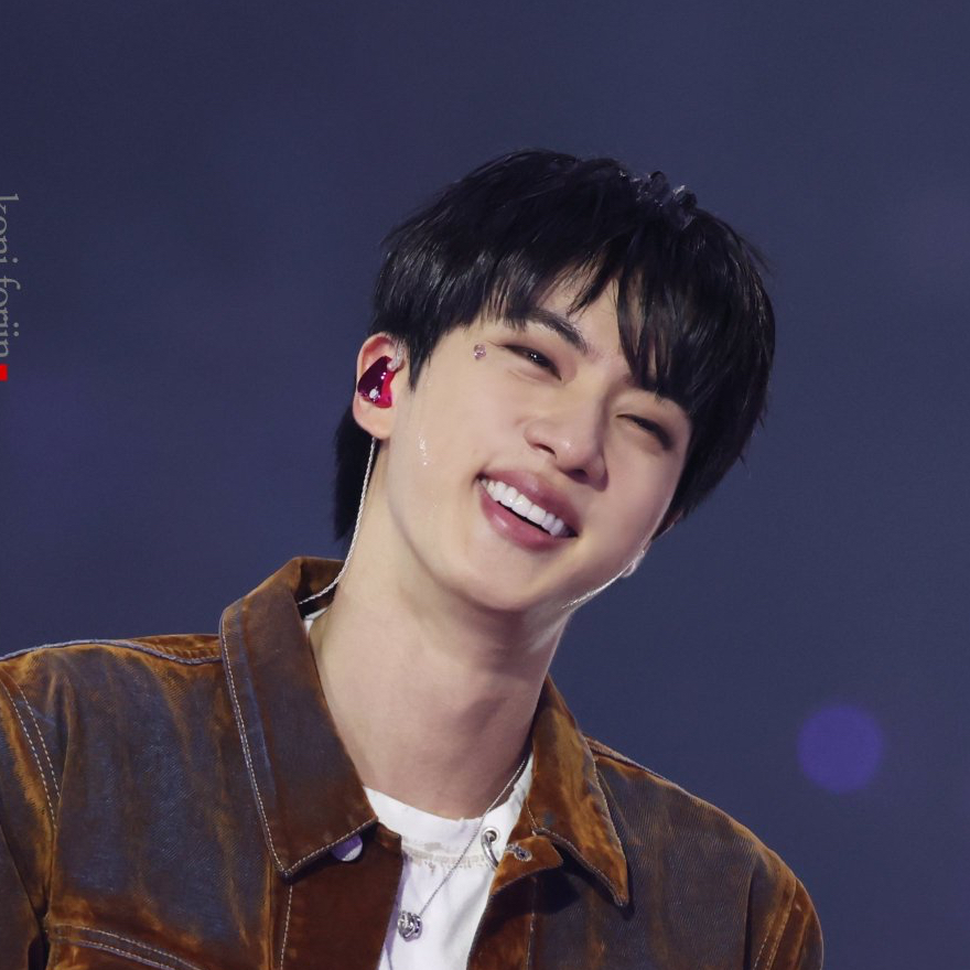 진 (방탄소년단)의 최신 사진
