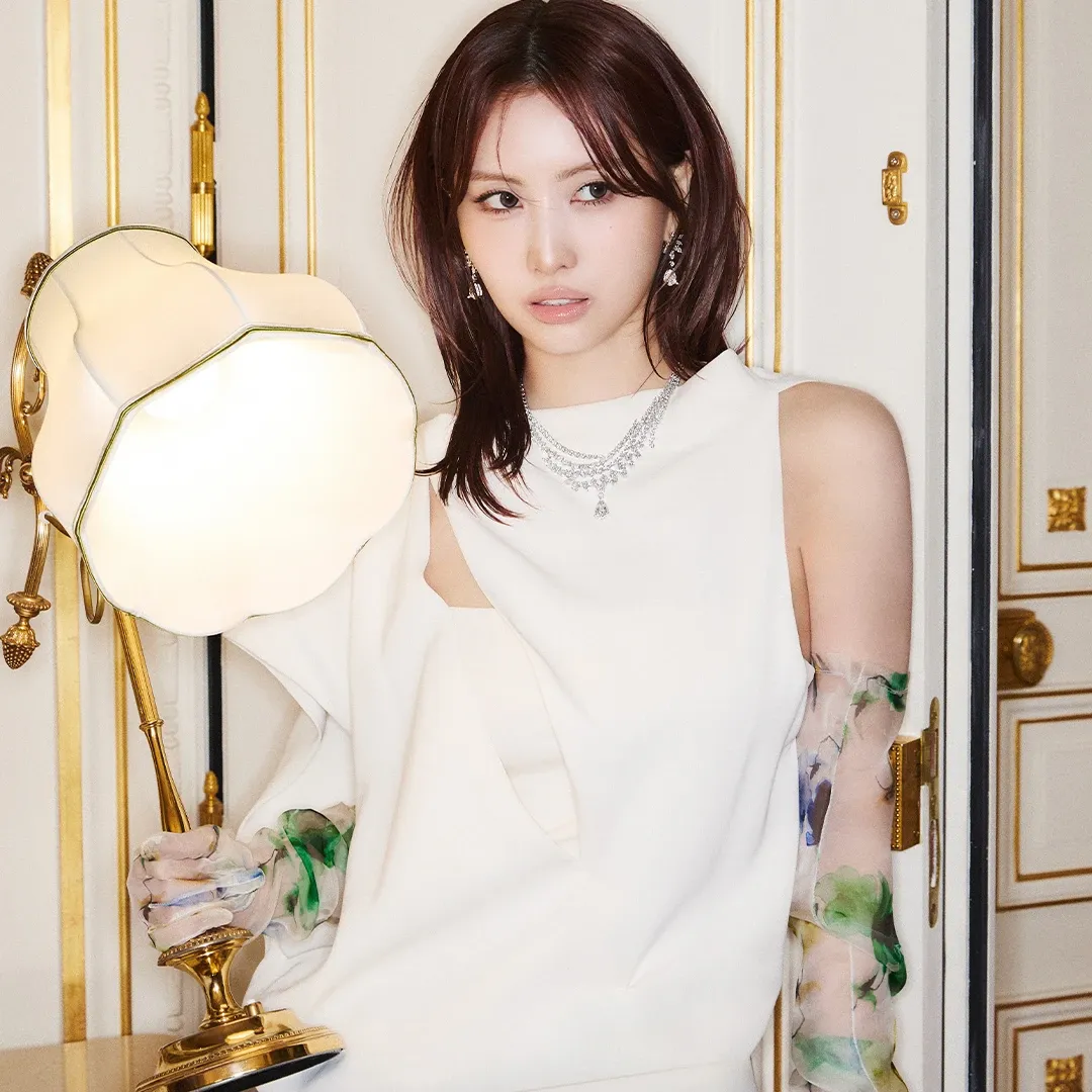 Foto aktivitas terbaru Momo (TWICE)