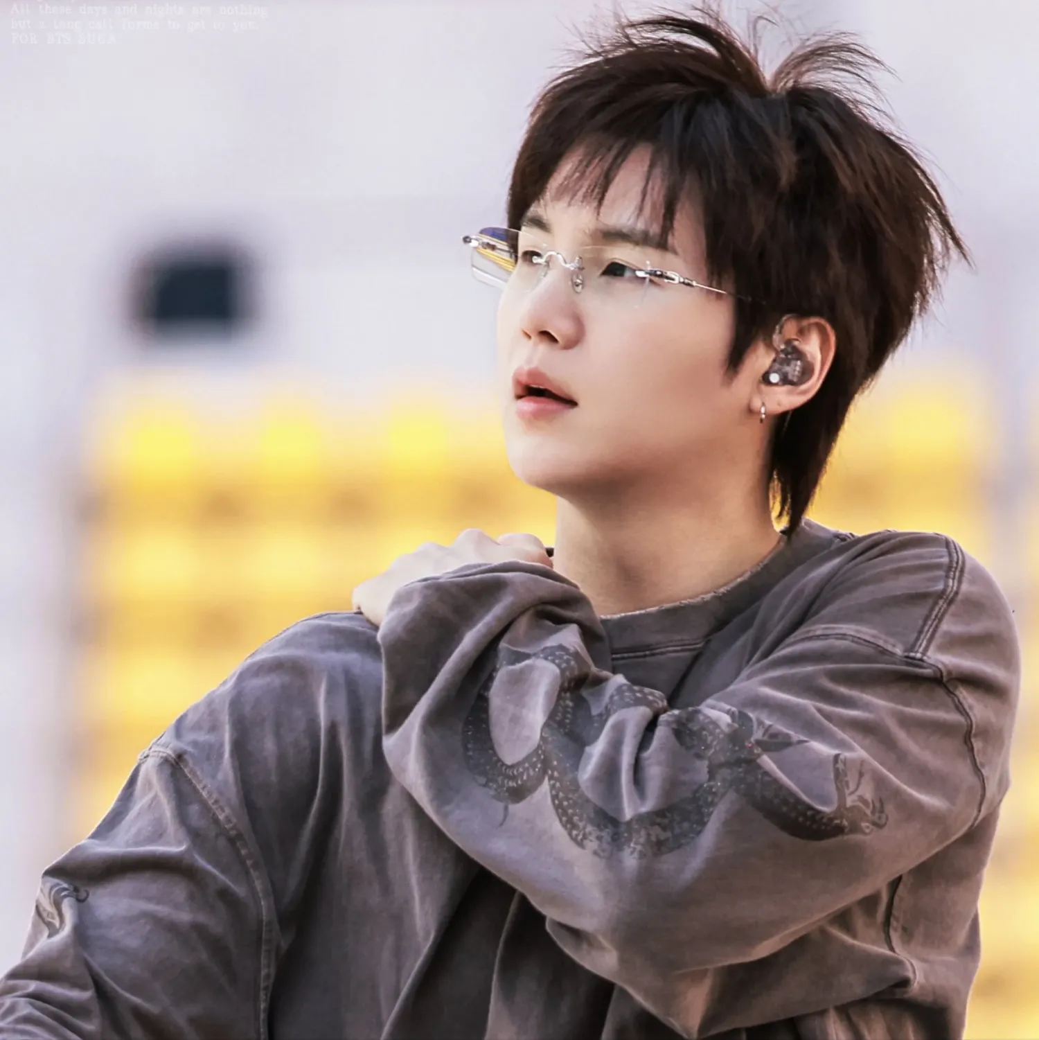 Foto aktivitas terbaru SUGA (BTS)