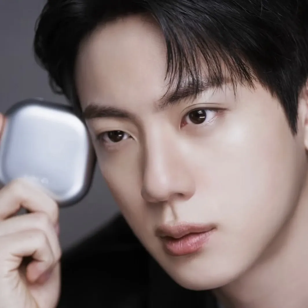 Momen yang diabadikan oleh penggemar Jin (BTS)