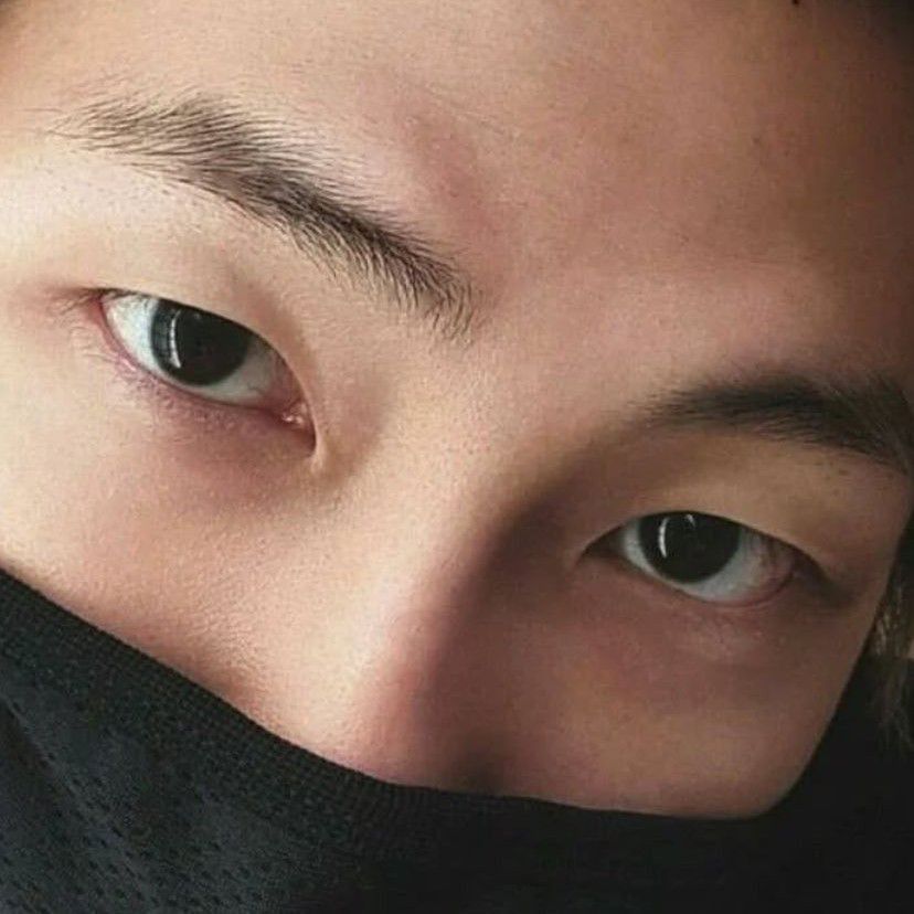 RM (防彈少年團)的最新照片