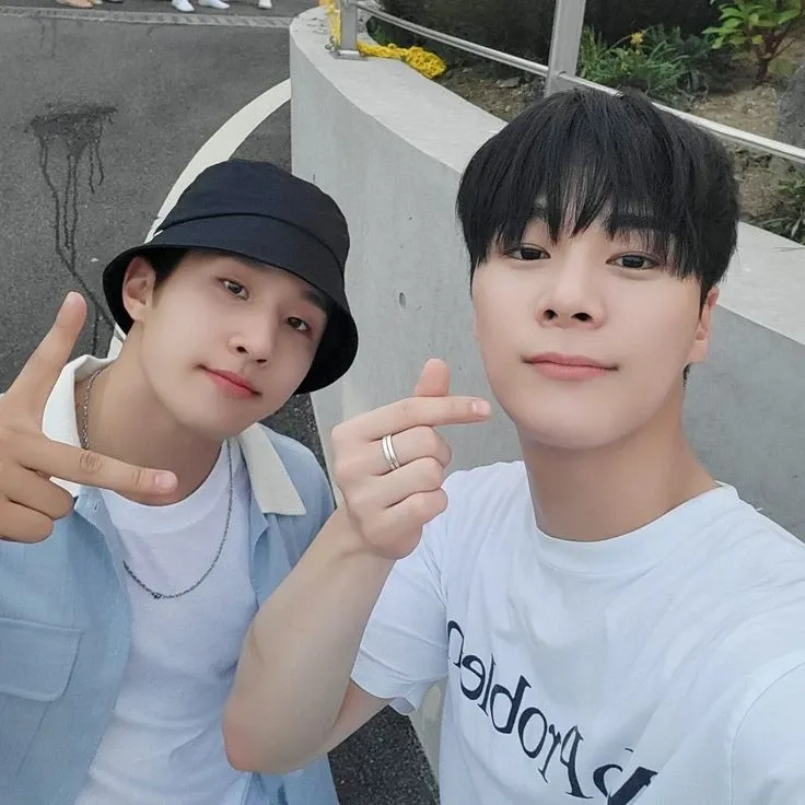 Latest photo of Jinjin (ASTRO)