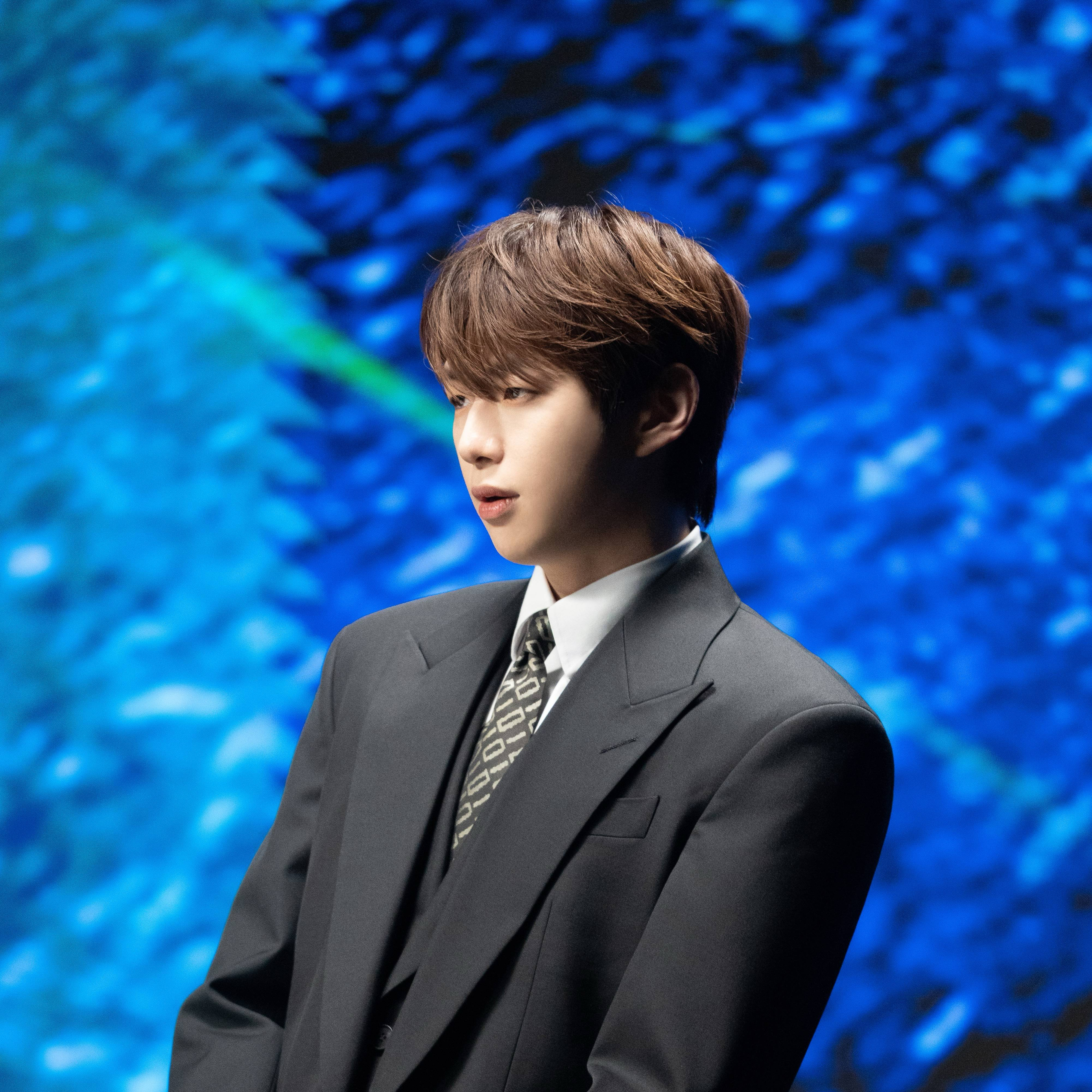 강다니엘의 비하인드 컷