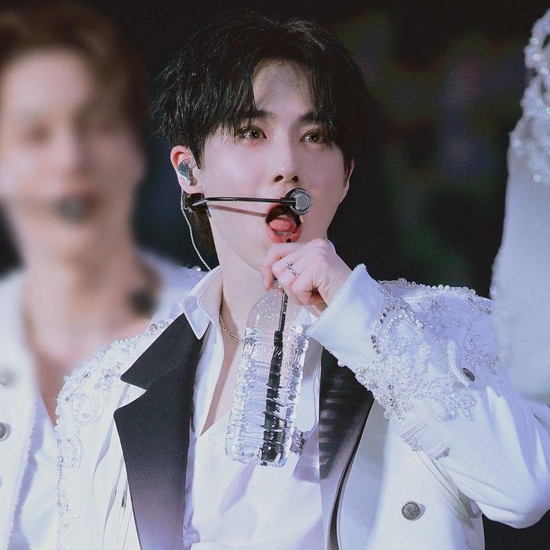 Behind-the-scenes cut of Suho (EXO)