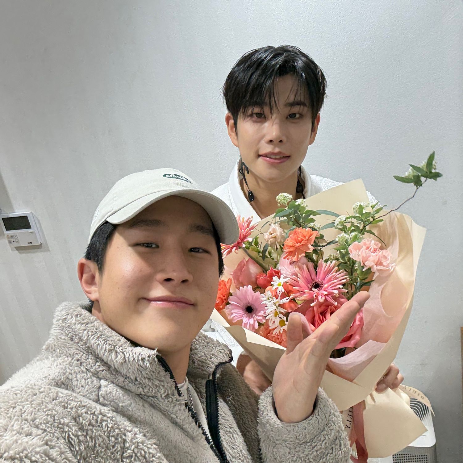 Behind-the-scenes cut of Jinjin (ASTRO)