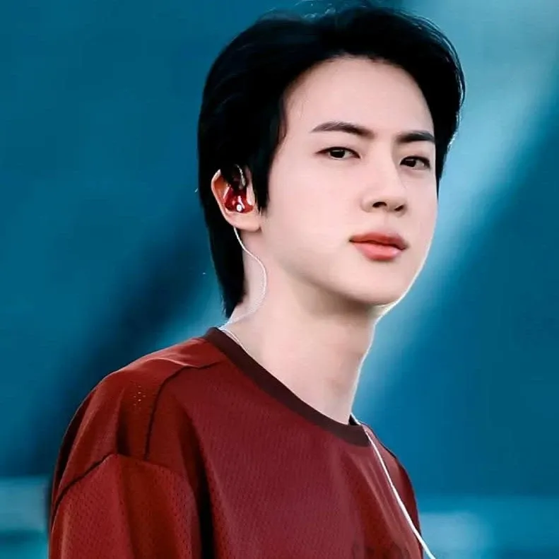 Momen yang diabadikan oleh penggemar Jin (BTS)