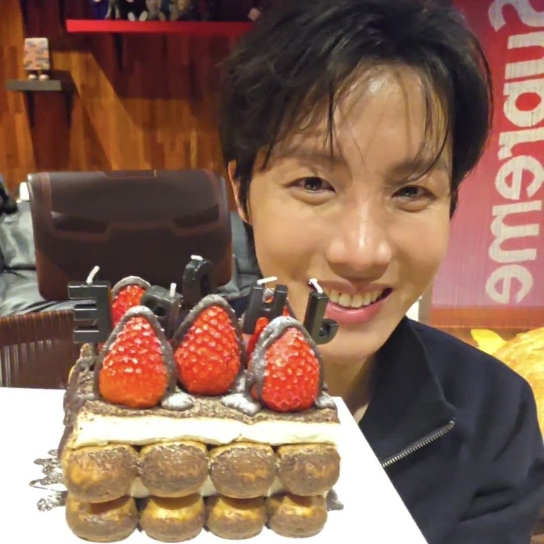 제이홉 (방탄소년단)의 최신 사진