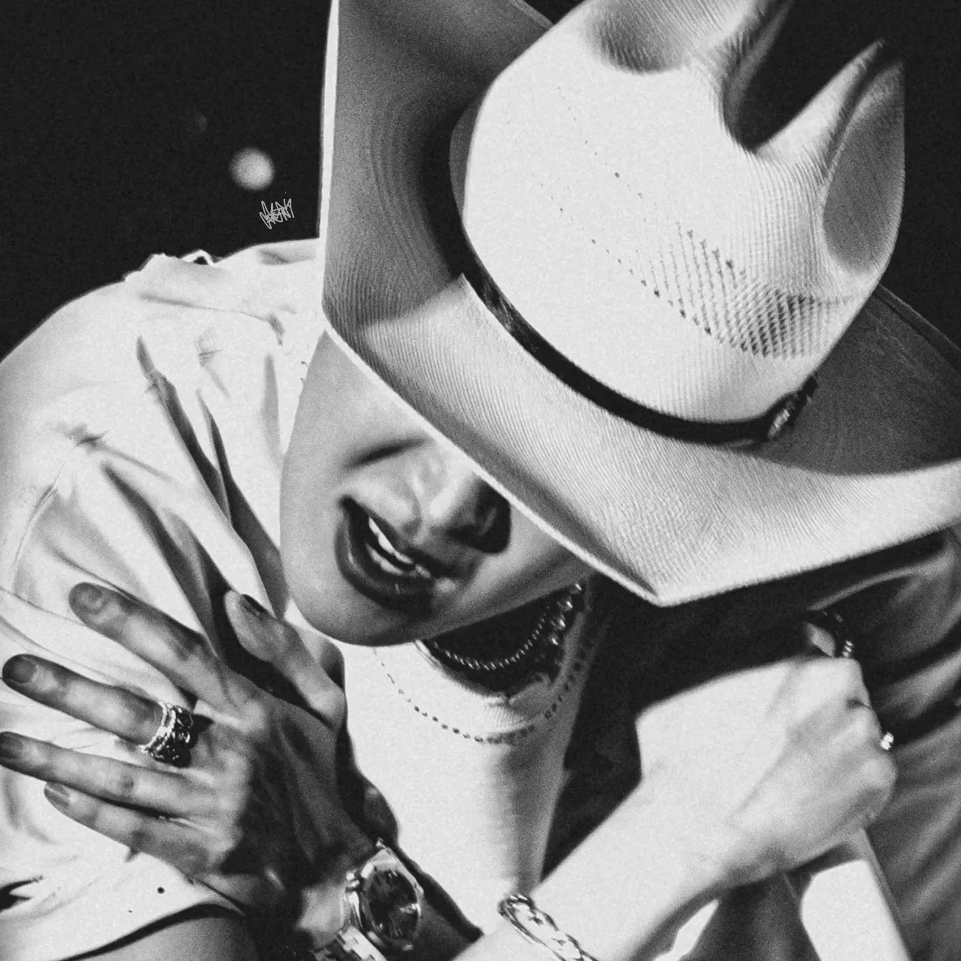 Foto aktivitas terbaru j-hope (BTS)