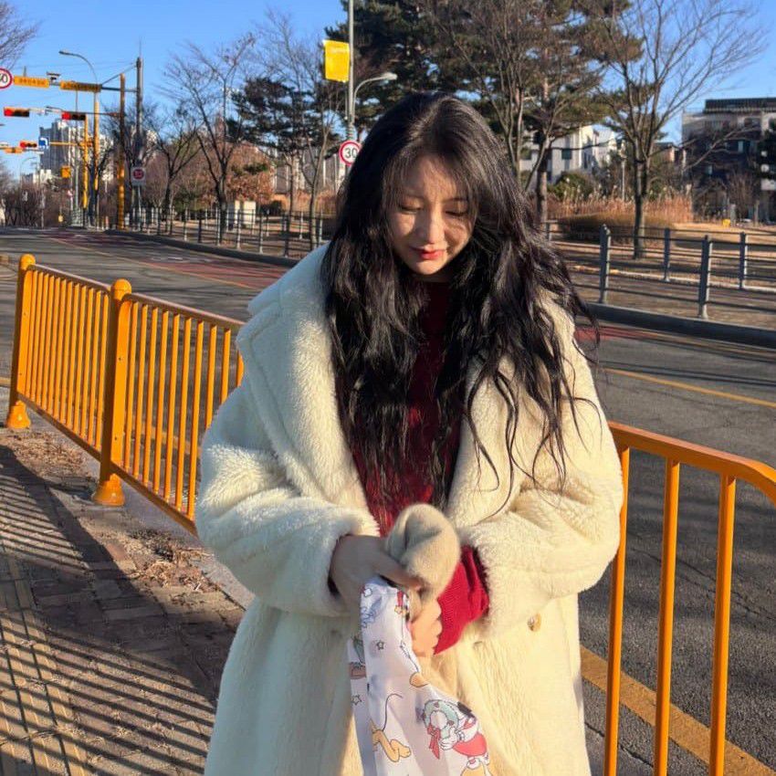 Recent activity shot of Lee Chaeyeon