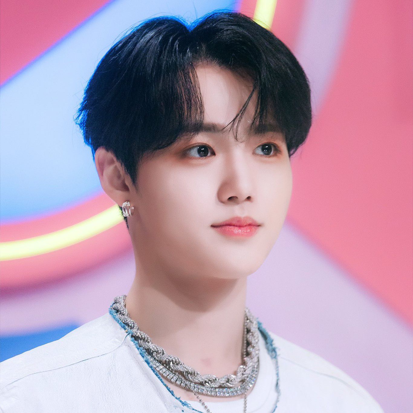 Latest photo of Doyoung (TREASURE)