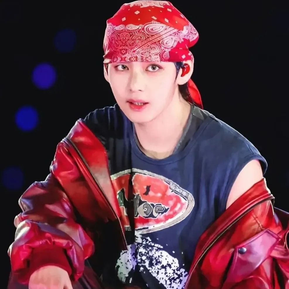 Behind-the-scenes cut of V (BTS)