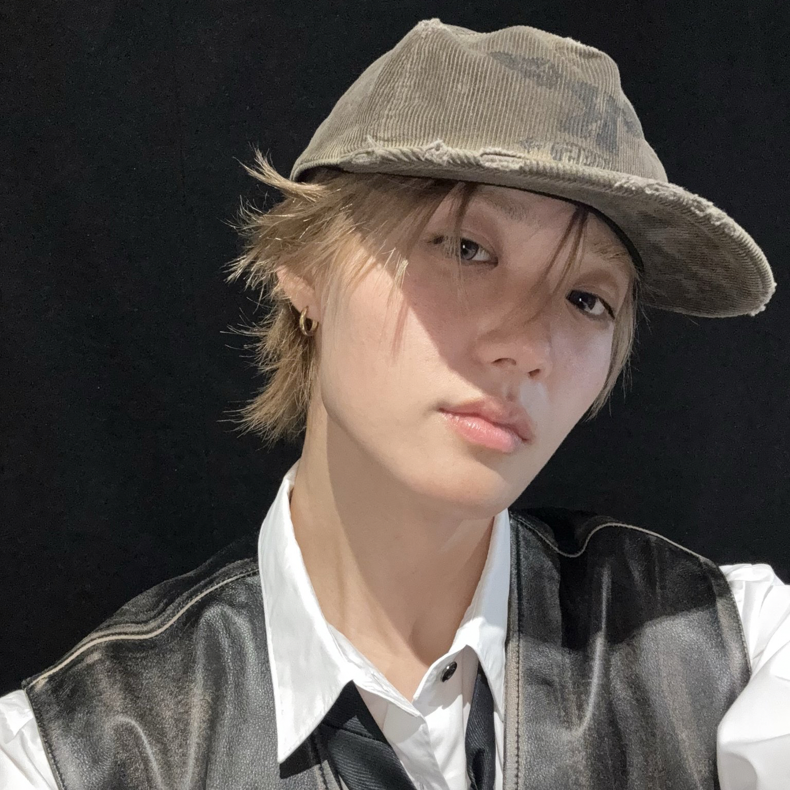 Latest photo of Doyoung (TREASURE)