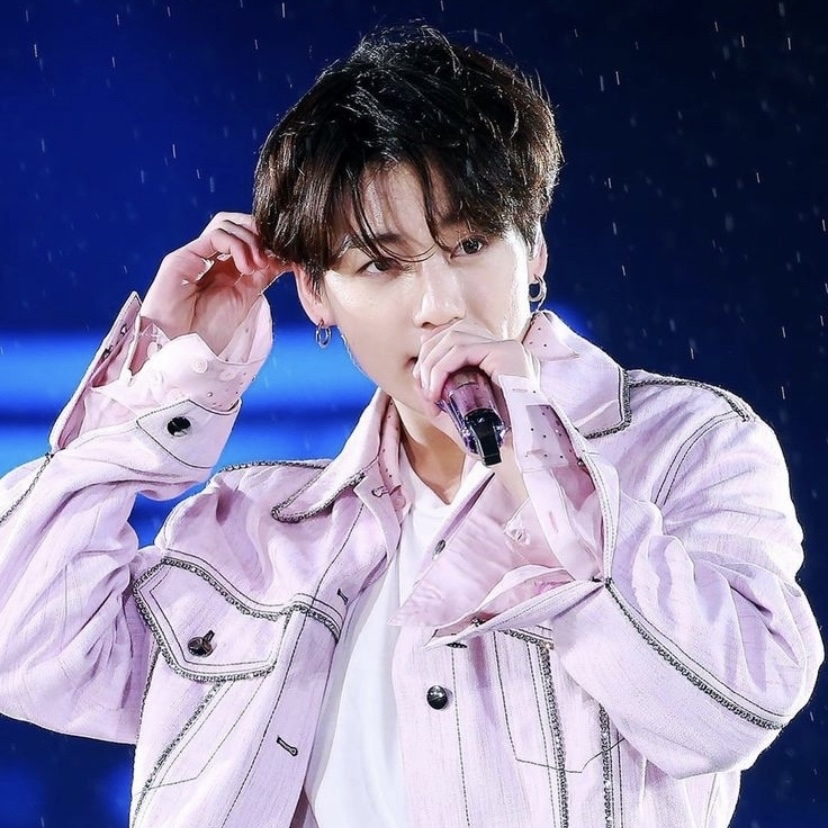 Foto aktivitas terbaru Jungkook (BTS)