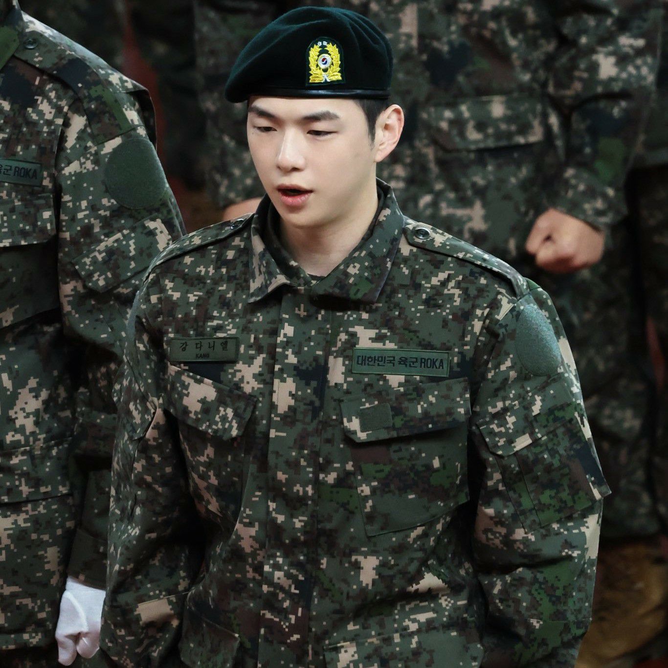 강다니엘의 비하인드 컷