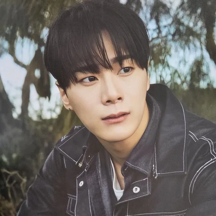 Behind-the-scenes cut of Moonbin (ASTRO)