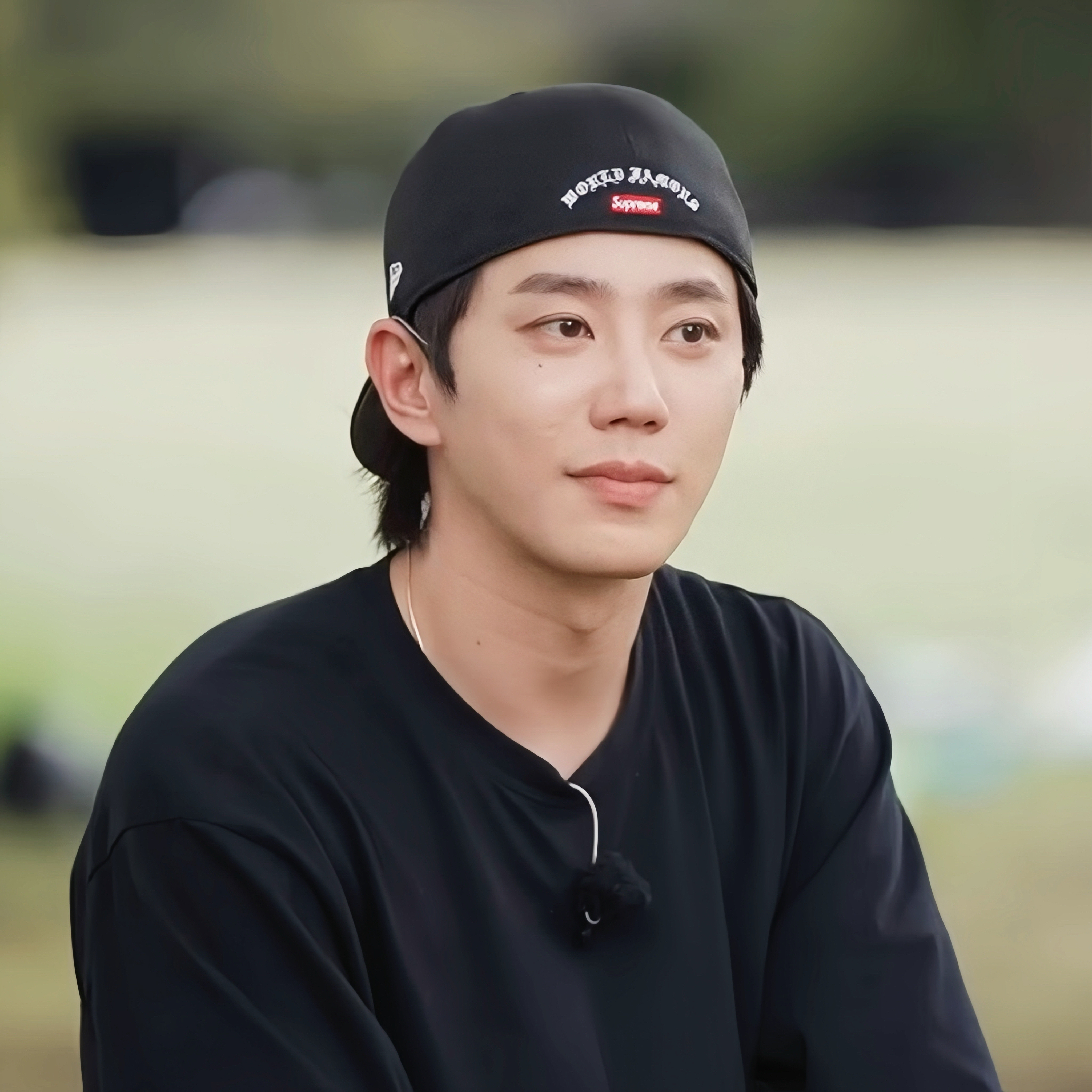 Behind-the-scenes cut of Lee Junyoung