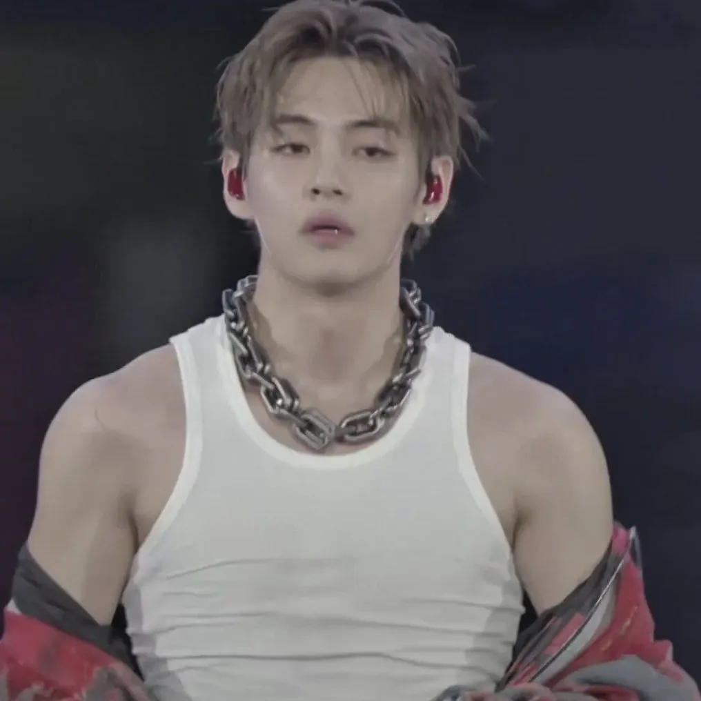 Latest photo of V (BTS)