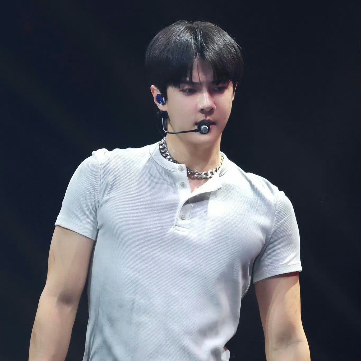 Behind-the-scenes cut of Sehun (EXO)