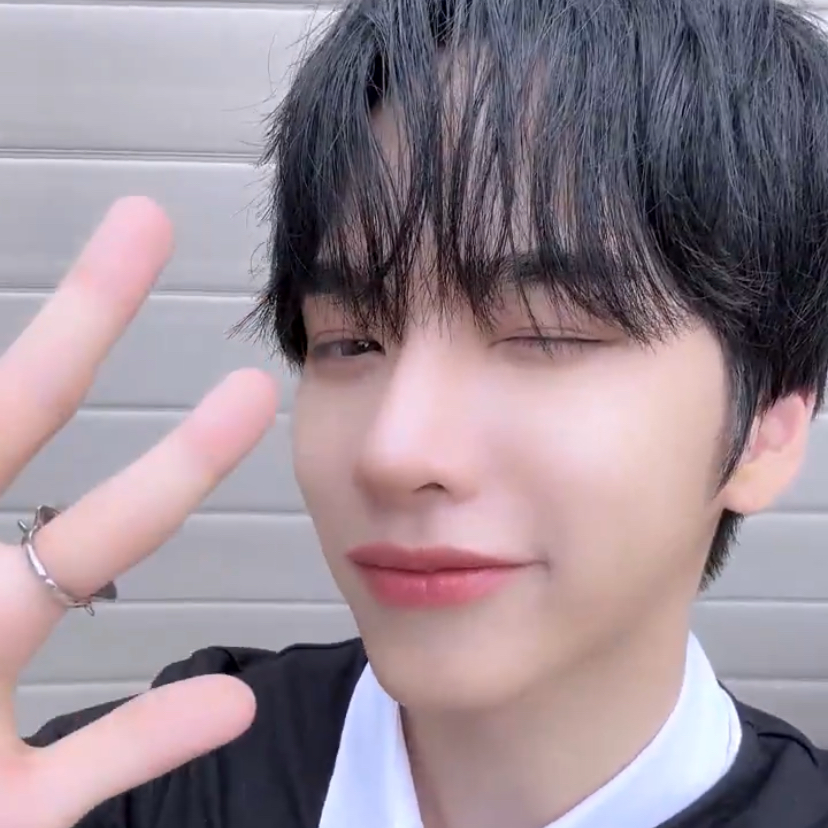 Latest photo of Hanjun (n.SSign)