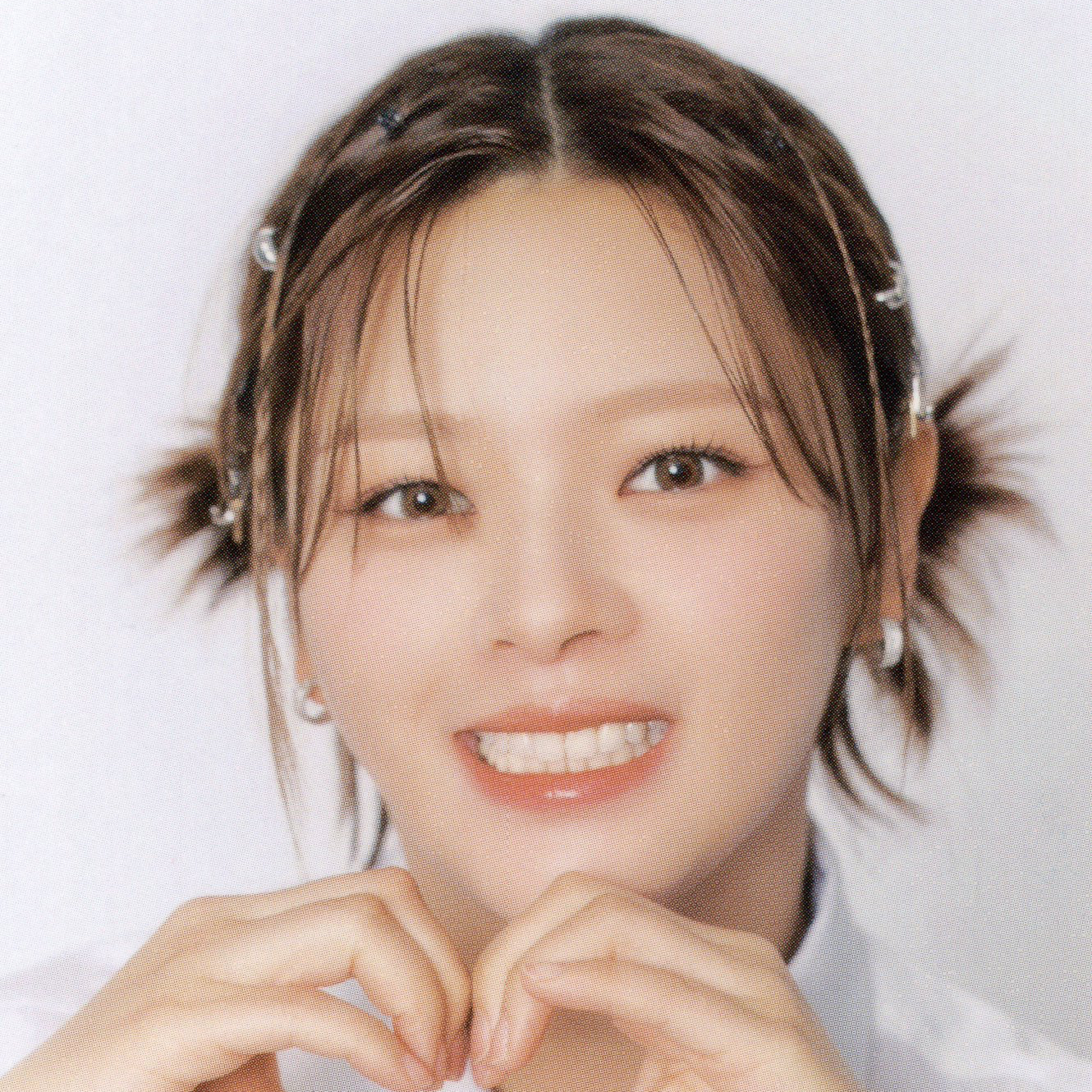 Behind-the-scenes cut of Jeongyeon (TWICE)