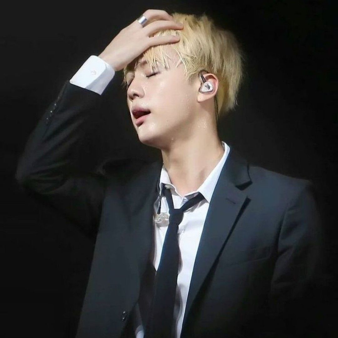 Foto aktivitas terbaru Jin (BTS)