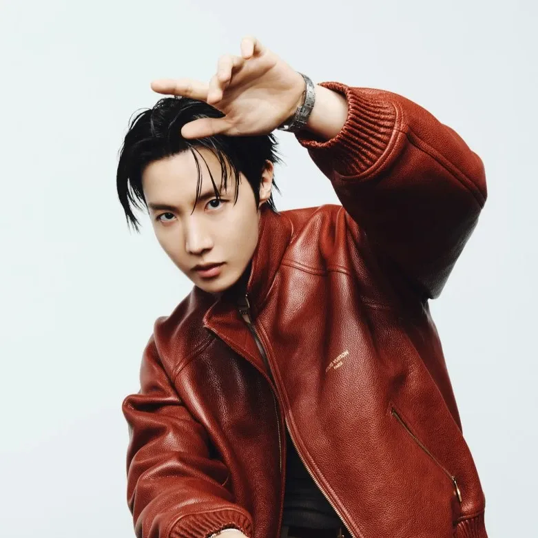 Foto aktivitas terbaru j-hope (BTS)