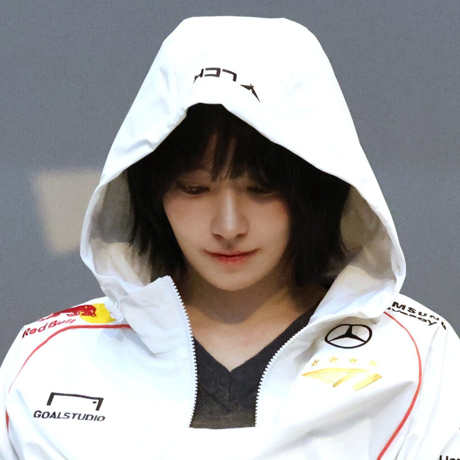 Behind-the-scenes cut of Sakura (LE SSERAFIM)