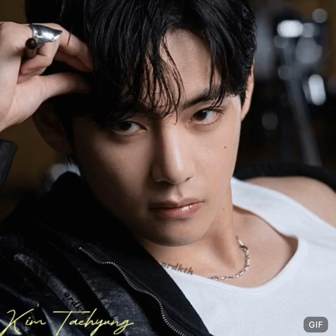 뷔 (방탄소년단)의 최신 사진