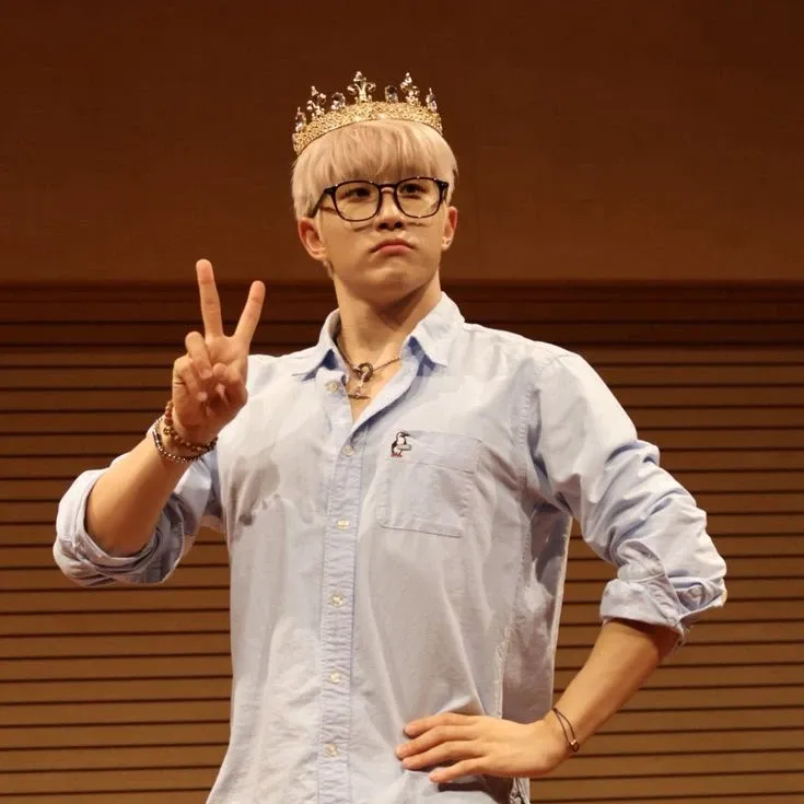 Latest photo of Jinjin (ASTRO)