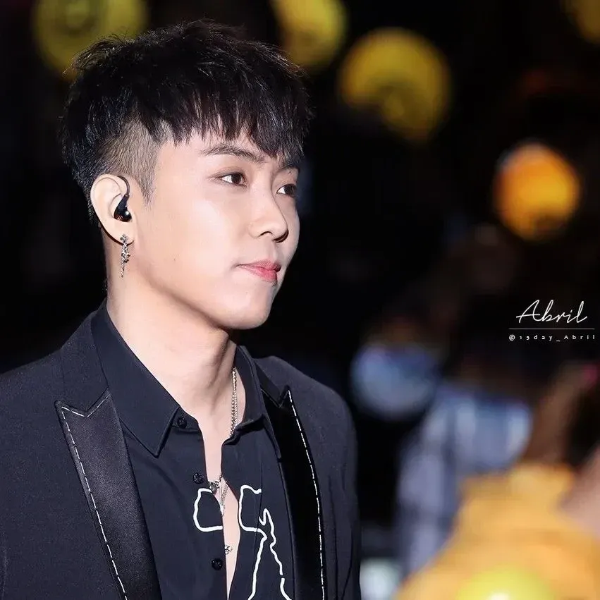Recent activity shot of Eun Jiwon (SECHSKIES)