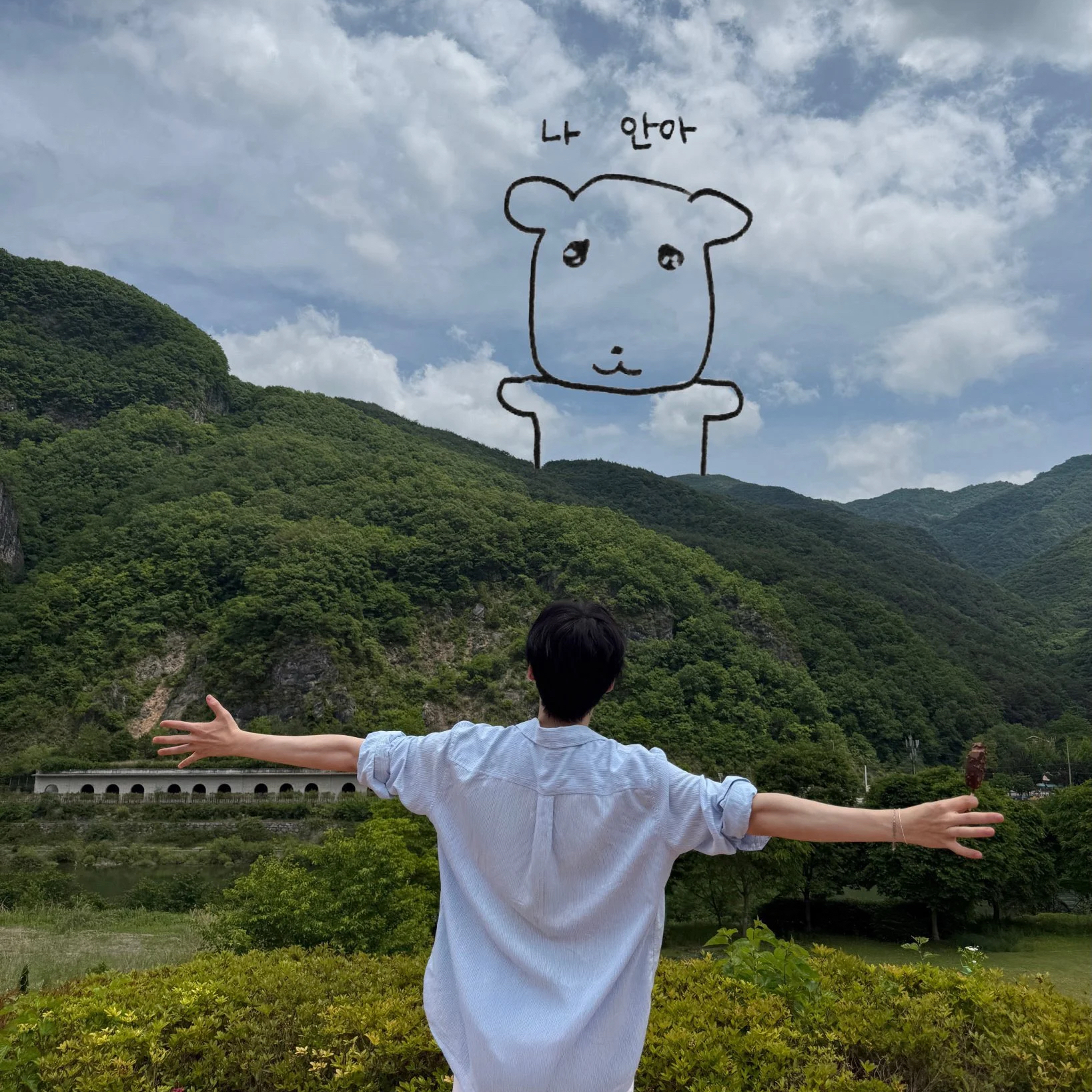 A moment captured by Sung Hanbin (ZEROBASEONE)'s fan