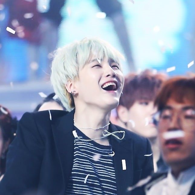 SUGA (BTS)の最新写真