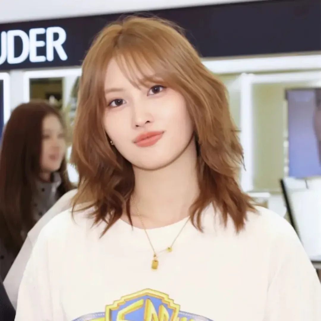 Latest photo of Momo (TWICE)