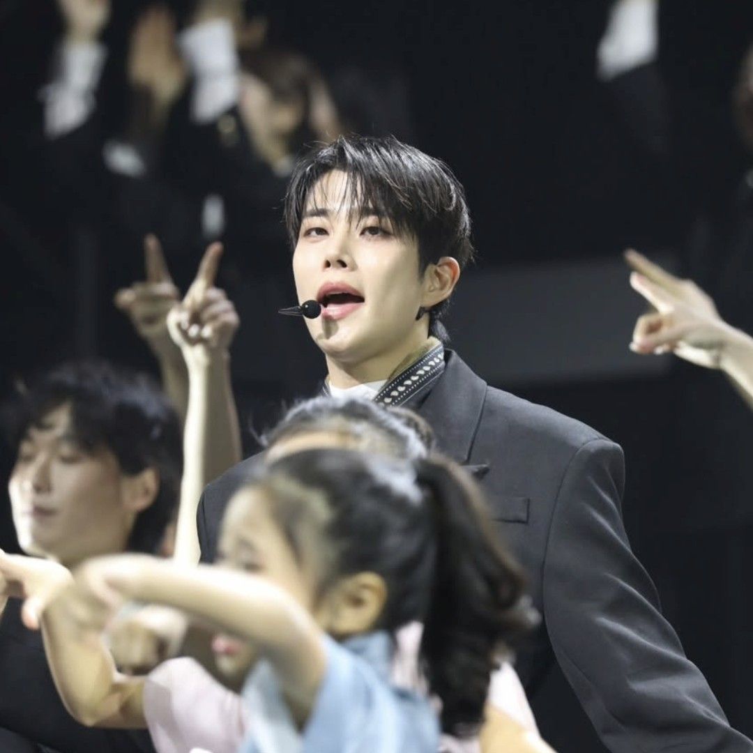 Behind-the-scenes cut of MJ (ASTRO)