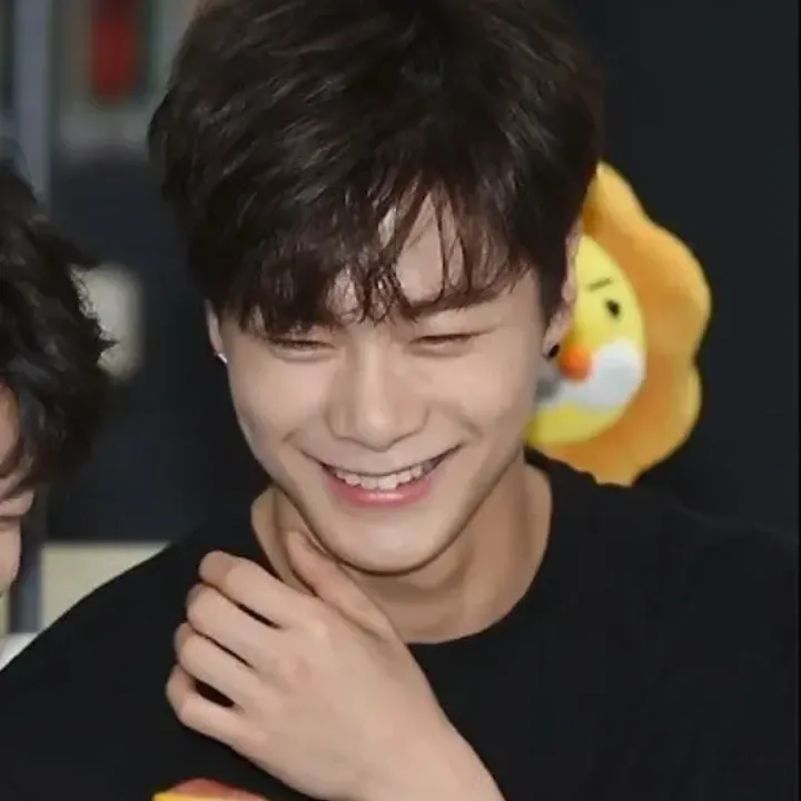 A moment captured by Moonbin (ASTRO)'s fan