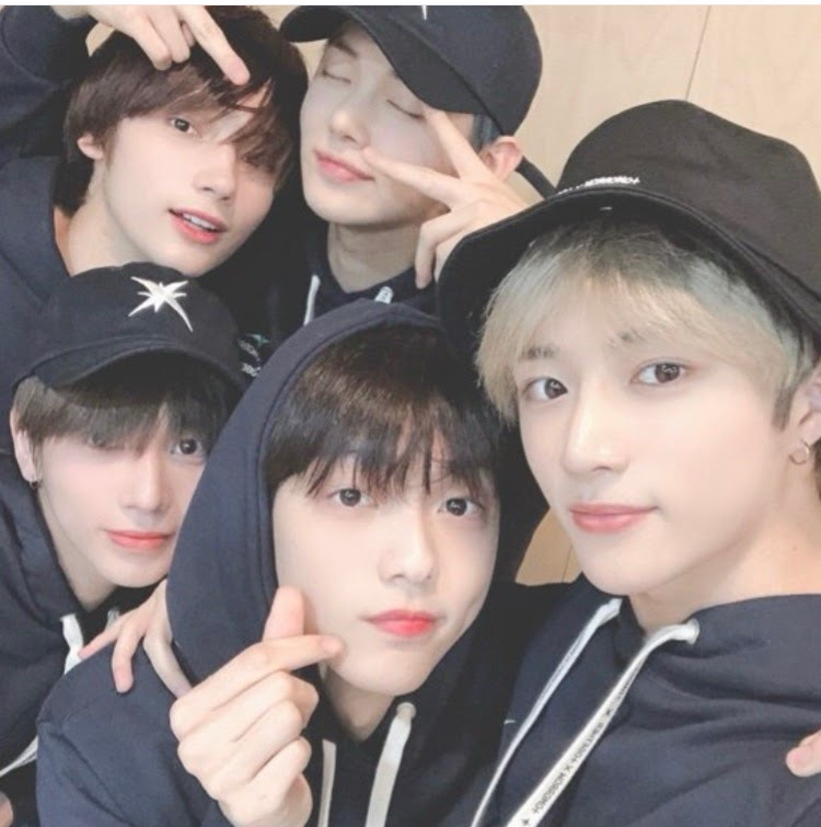 Momen yang diabadikan oleh penggemar TOMORROW X TOGETHER