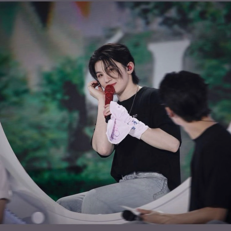 Woozi (SEVENTEEN)的最新活动照片