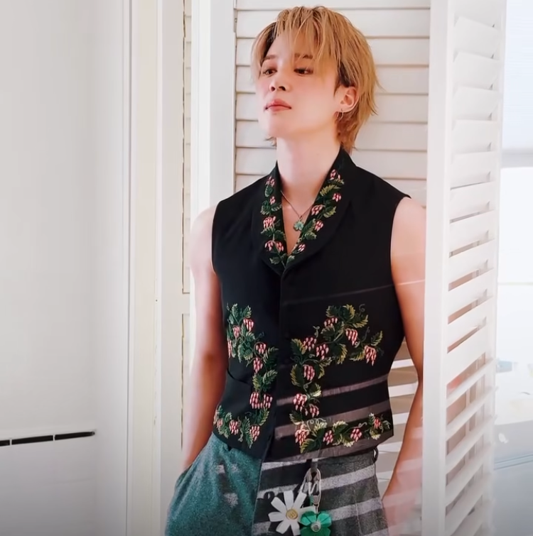 A moment captured by Jimin (BTS)'s fan