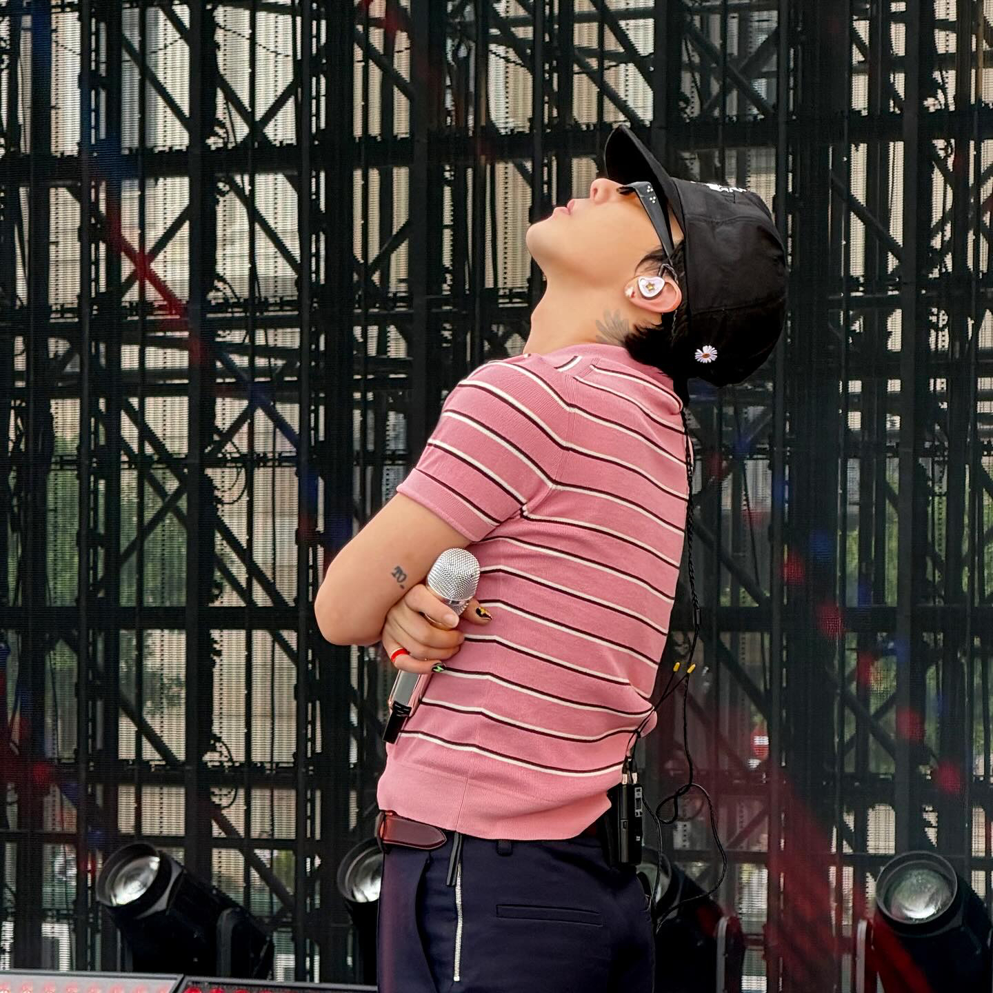 Behind-the-scenes cut of G-DRAGON (BIGBANG)