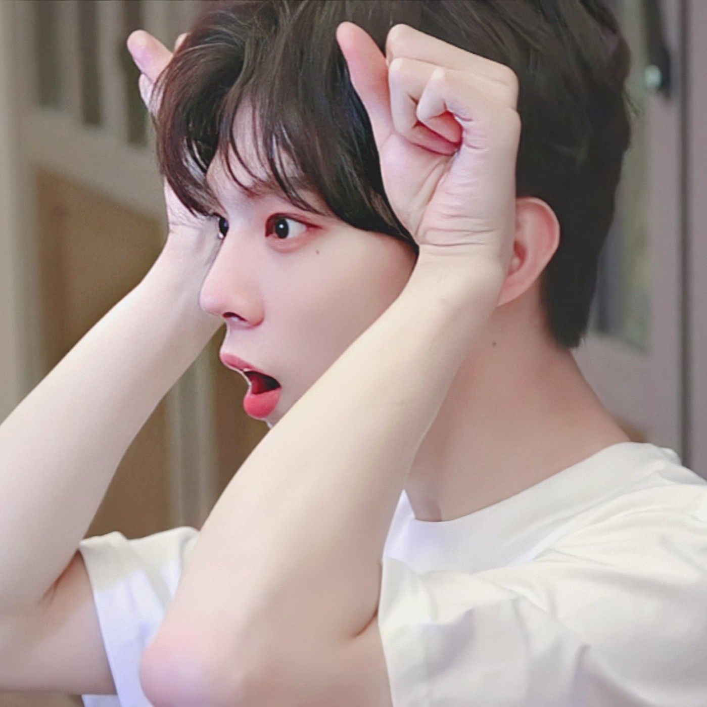 Behind-the-scenes cut of Kim Wooseok