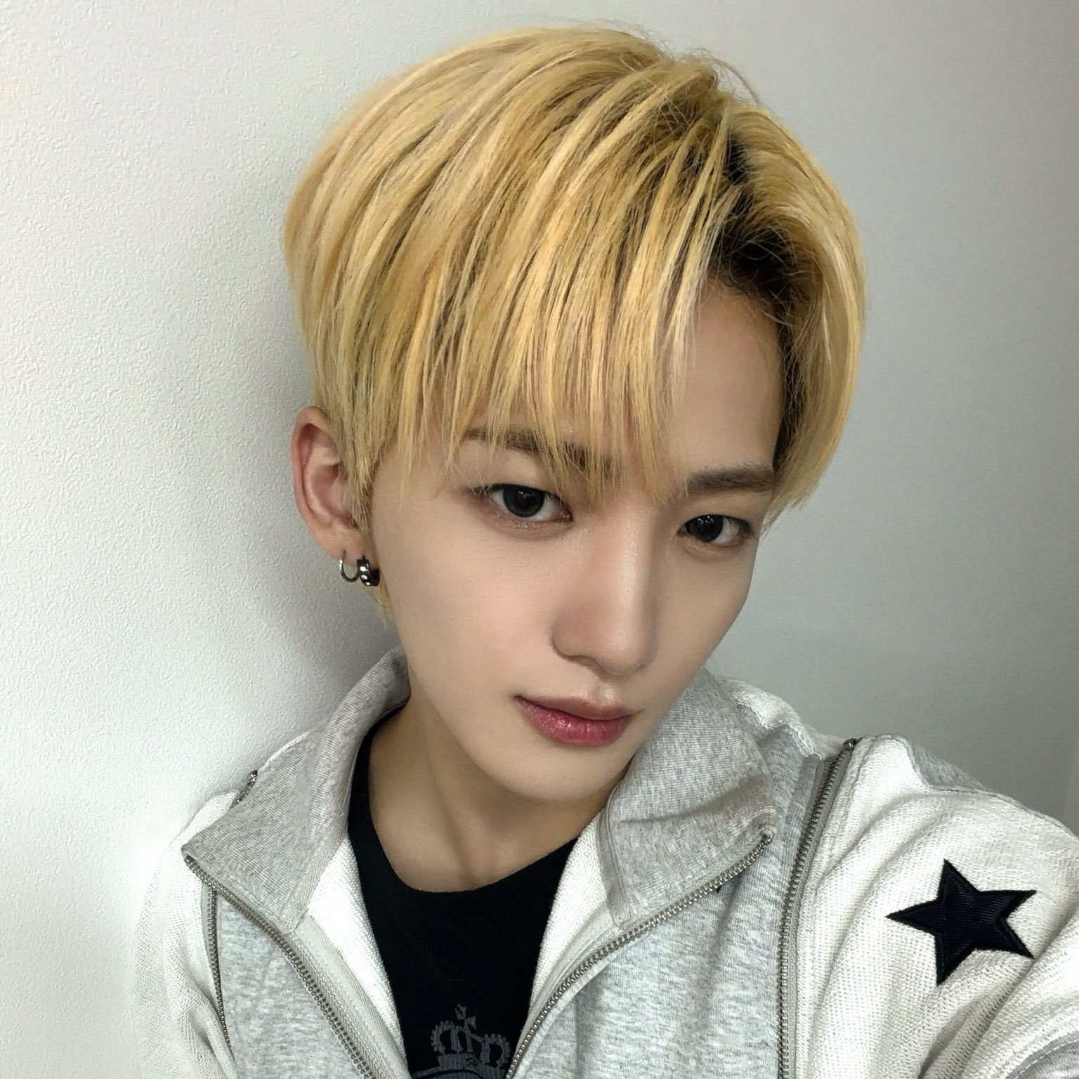 Potret di balik layar Minjae (Xikers)