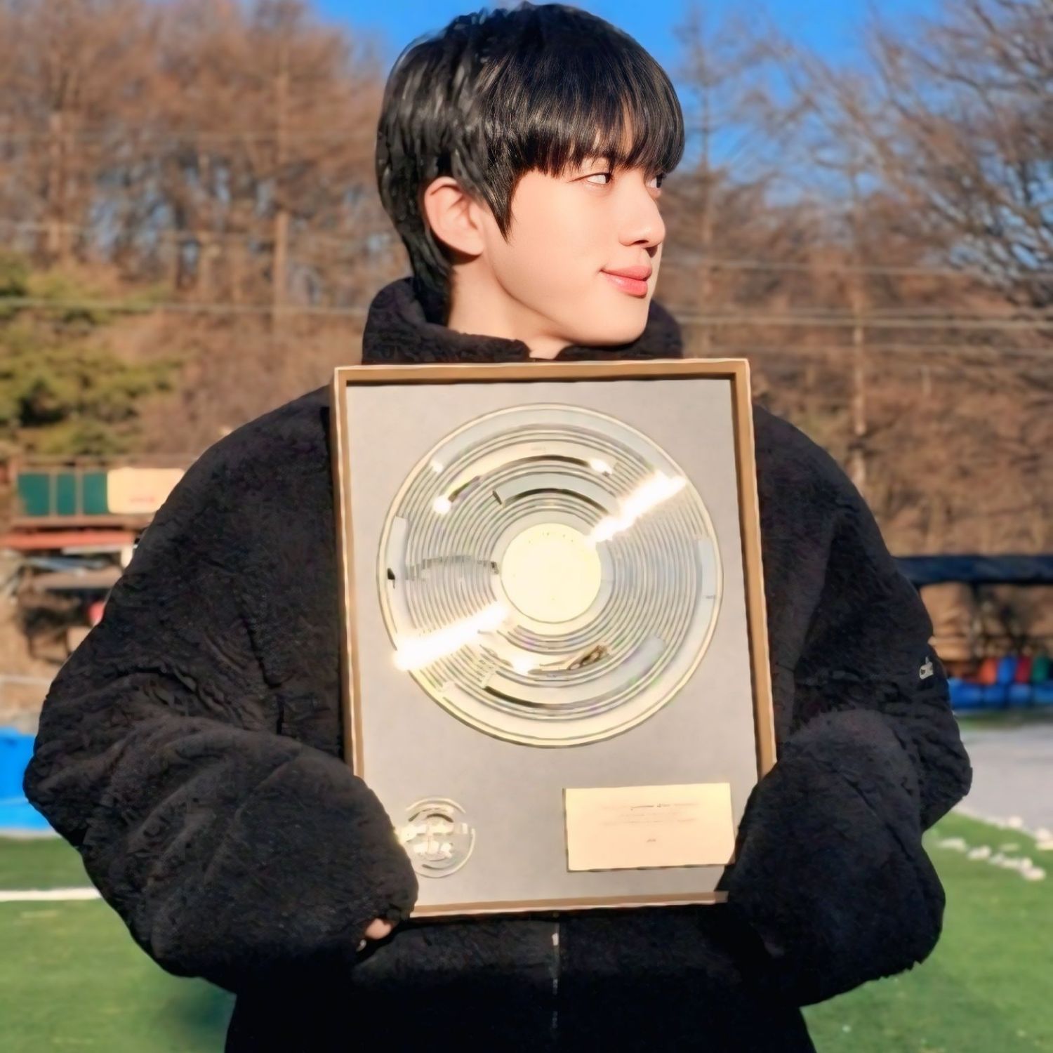 Foto aktivitas terbaru Jin (BTS)