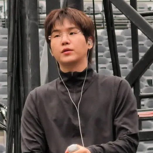 Potret di balik layar SUGA (BTS)