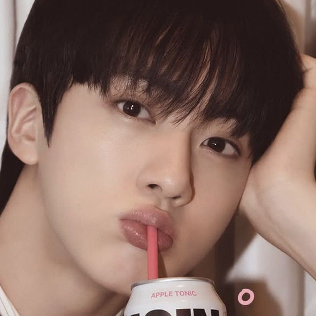 Foto aktivitas terbaru Jin (BTS)