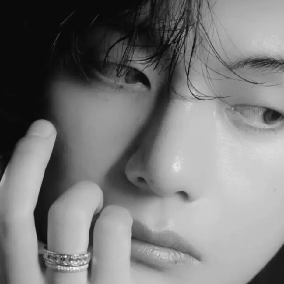 Foto terbaru V (BTS)