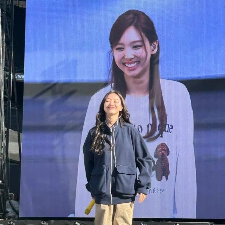 Foto aktivitas terbaru TWICE