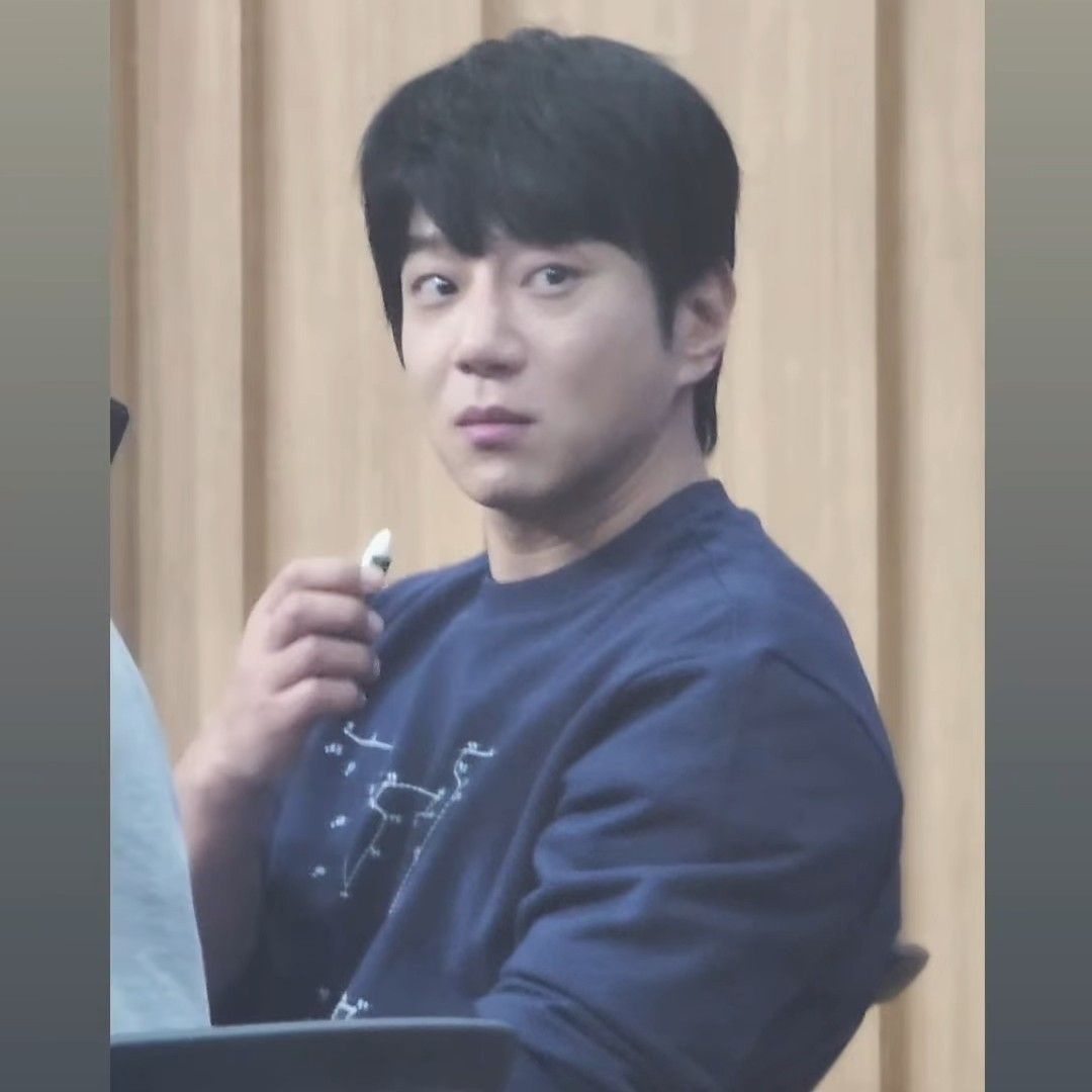A moment captured by Hwang Chiyeol's fan
