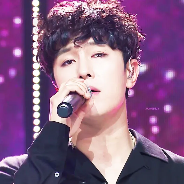 A moment captured by Kim Dongwan (SHINHWA)'s fan