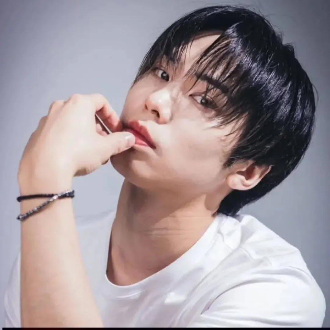 아스트로의 최신 사진