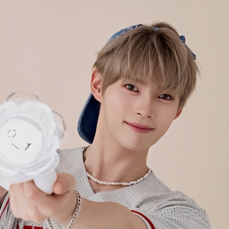 Latest photo of Sung Hanbin (ZEROBASEONE)